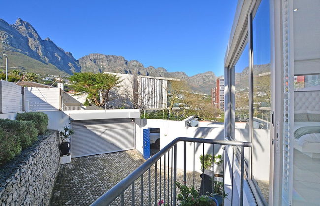 Villa Bleu Blanc in Camps Bay With Pool and Views - Foto 29