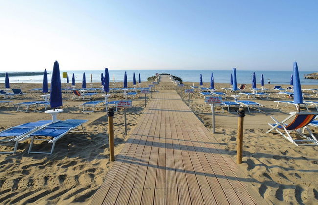 Bungalow in Caorle With Garden Furniture - Foto 26