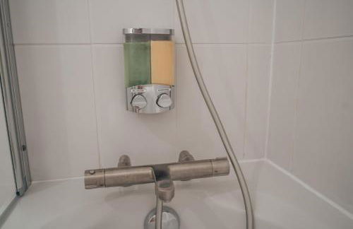 Le Terra Cholet - T2 Centre - Terrasse - Parking - 25 min Puy duFou - Foto 20