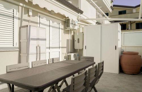 De Rosa Home Appartamento 4 posti letto, vicino al centro e al mare, con terrazza, aria condizionata, parcheggio privato e wifi - Foto 15