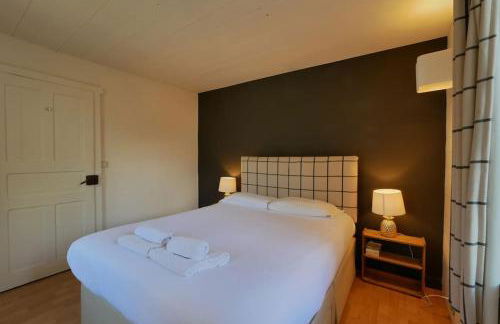 Beautiful 3 Star renovated Apt Sleeps 7 - Photo 38