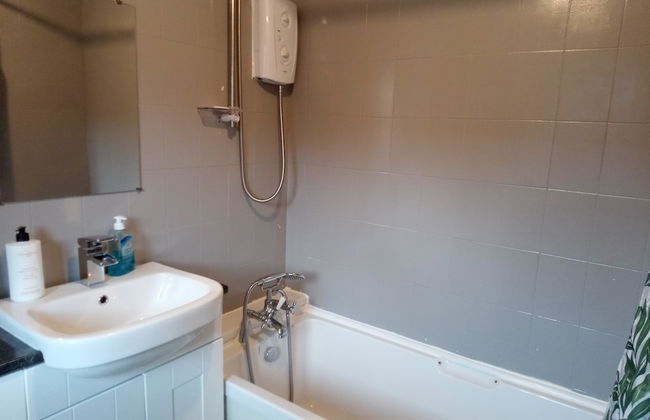 2 Bed House - Sleeps 4 - Pets - Garden - Parking - Foto 6