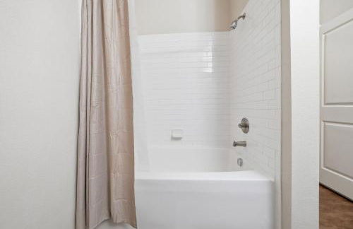 Stylish 2BR w Pool Pet-Friendly Unit #13 - Foto 30