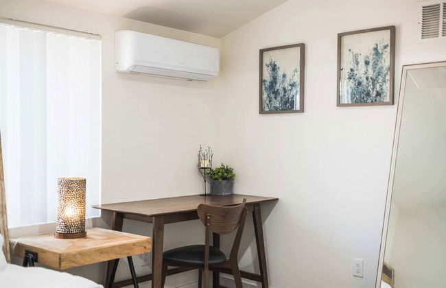 Charming Escape With Stylish Decor & Outdoor Space - Foto 15