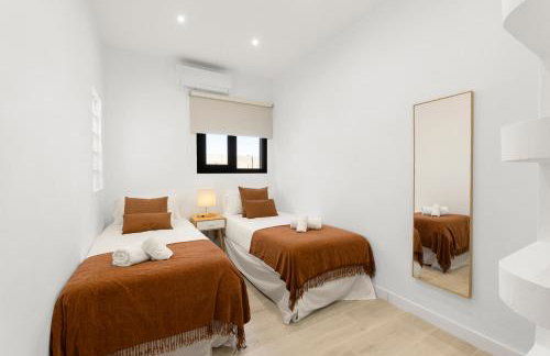 Villa Cactus - Large Private Plot - Heated Pool & BBQ - Luxury Vacation - Foto 21
