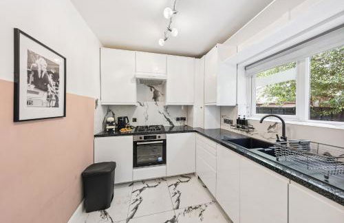 Modern and Comfortable Spacious 3 Bedroom House with Large Private Garden - Foto 16