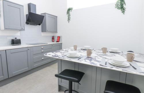 Seraphim House - Photo 12