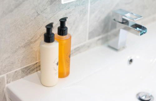 Newly-renovated, mid-terrace cottage in Porthmadog - Photo 42