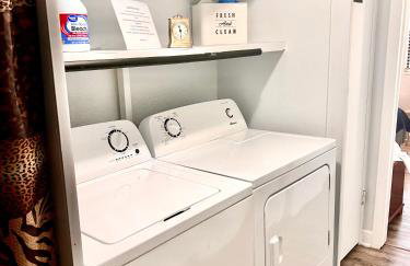 Upgraded, Stylish & Comfy 1 Bedroom/1 Bath Studio - Photo 18