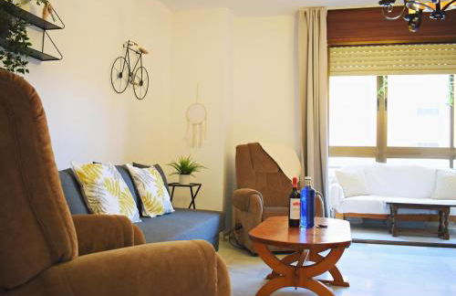 Amplio y luminoso apartamento cerca del centro y la playa con piscina y parking privado - Foto 14