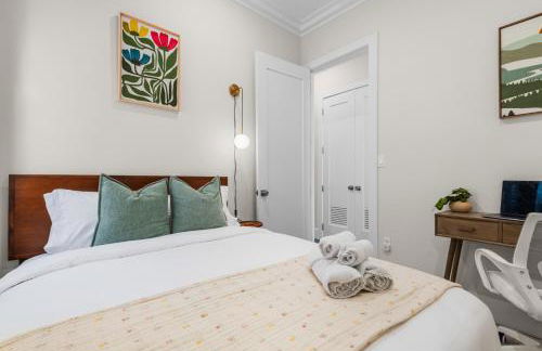 New 3BR Home with Private Yard and Game Room and Parking - Foto 28