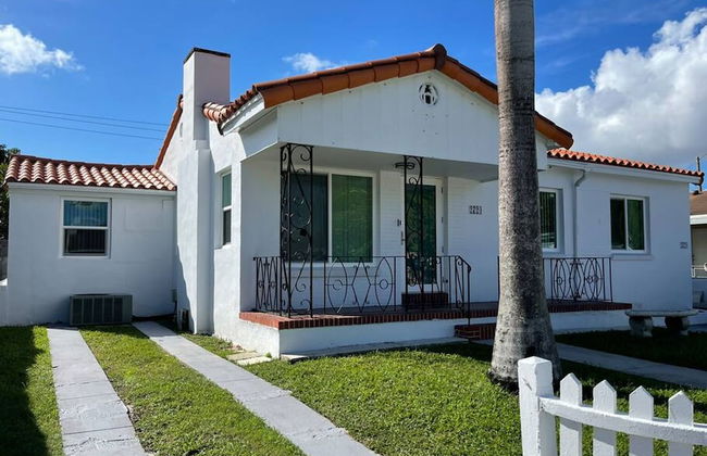 Cozy and Super Location 2 BR - Photo 29