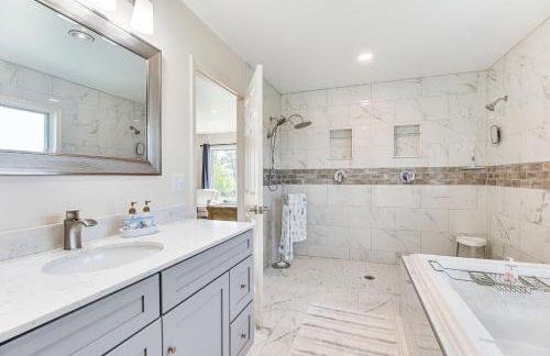 Grill Out, Play Pool Huge Home on Lake Champlain! - Foto 19