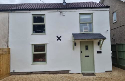 The Wave Cottage - 3 Bedroom with off road Parking for 3 Cars or Vans & EV point - Photo 93