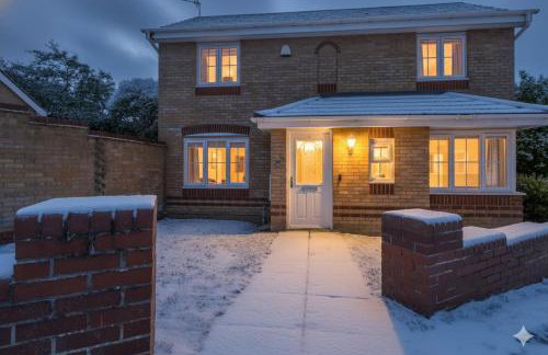 Modern & comfy 4 bedrooms Corby house free parking - Foto 1