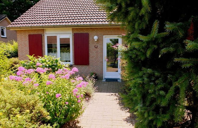 Lush Bungalow in Beek Gem Montferl& with Hot Tub - Photo 1