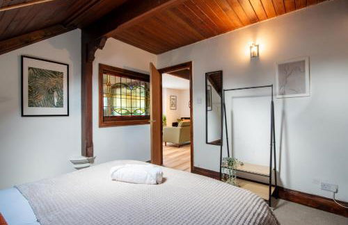 Madison House - Converted Church 5 Bed Pontypool - Photo 17