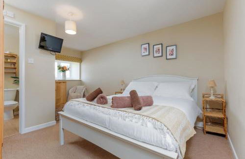 Dorset Farmhouse - Photo 14