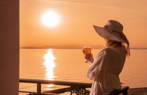 Villa Elizabeth - Seafront Classic Villa! - Foto 19