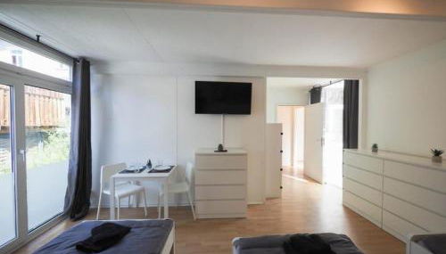 Monteurwohnung-mit-Terrasse-fuer-7-Personen-WLAN-TV-Kueche-Ahrensburg-Naehe-Hamburg-AGRP1204 - Foto 2