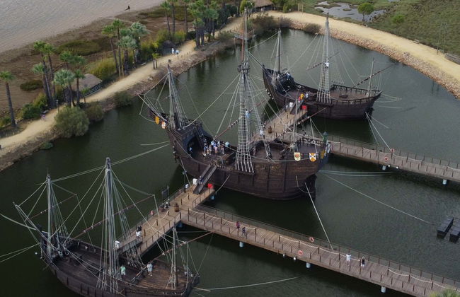 Paseo en barco al Muelle de las Carabelas - Foto 1