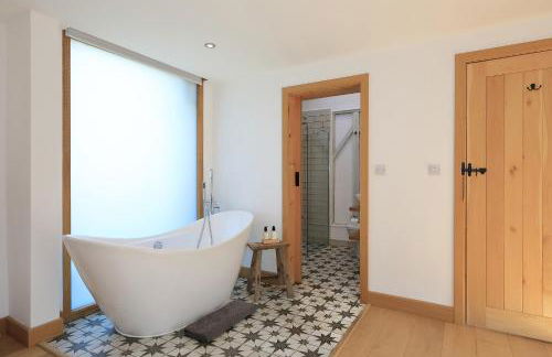 The Cowshed, Tunbridge Wells - Photo 7