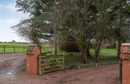 Luxury country oak beamed peaceful retreat - Photo 18