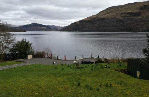 WATERSIDE 3 BED COTTAGE, HOT TUB, SAUNA, PVT BEACH - Foto 22