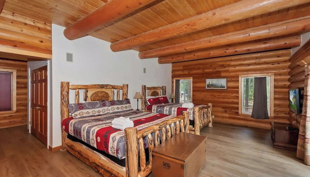 Timber Lodge HUGE Log Cabin with Hot Tub - Foto 3, Habitación
