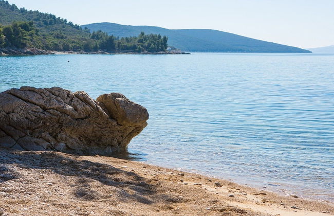 Villa in Cres With Sea Views & Pool - Foto 34