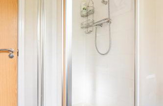 Cheerful 4-bedroom house with multiple car parking - Foto 19