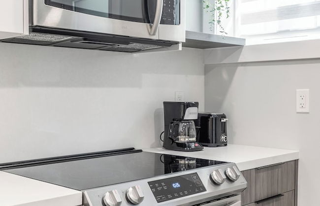 GLOBALSTAY Modern Basement In DT Toronto - Photo 7