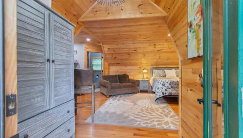 Couples Carriage House Retreat-Wineries & Hiking - Foto 4