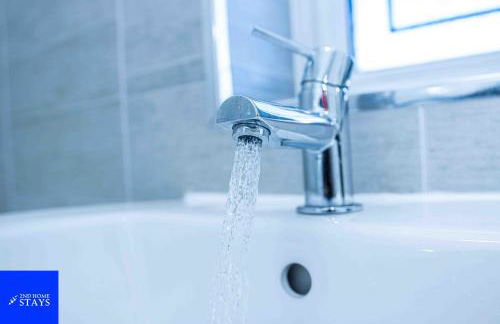 2ndHomeStays-Walsall- A Charming 3-Bed Home with Landscape View - Suitable for Contractors and Families -Large Parking for 3 Vans - Sleeps 7- 7 mins to J10 M6 and 21 mins to Birmingham - Foto 29