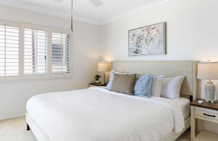 Oceanfront Gem w Balcony Pool Hot Tub Carbon Beach Access Bluewater Haven by AvantStay - Photo 13