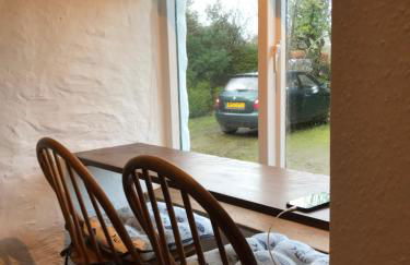 Tiny Cosy Snug - Photo 4