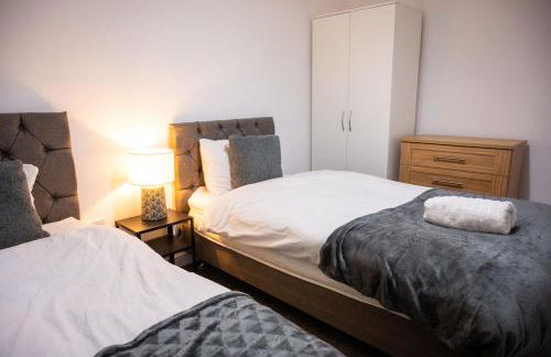 Conyngham Villa, Luxury Detached House, 6 Beds, 4BR,Large garden, Parking - Sleeps 8 - Foto 36