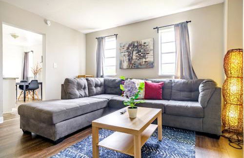 Jungle House Columbus Downtown Free Parking Sleeps 6 - Steps to Convention Center & Nationwide Arena - 1BR Short North Luxury Home - Over 5,800 Five Star Stays - Foto 9