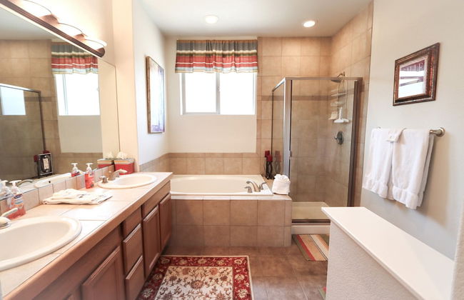 New Downtown Luxury Hideaway Skiing - Photo 23