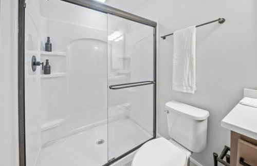 Hot Tub - Mins to Short North - Retro Game Room - Foto 19