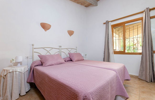 Peaceful Villa in Serene Retreat - Photo 5