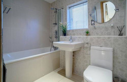 Wren Lodge HM11 HOT TUB Lakeside Spa Property - Foto 33