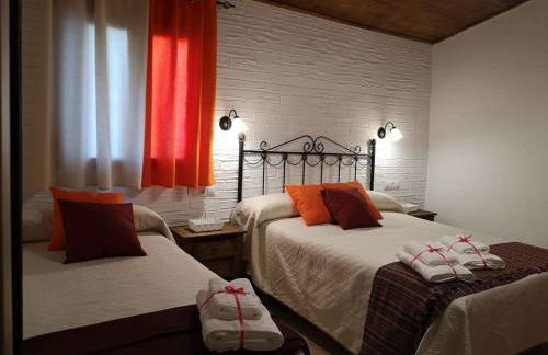 ENTRESIERRAS Apartamentos rurales con chimenea, barbacoa y espacio para eventos - Foto 61