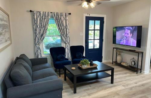 The Blue House- Backyard, grill, pets welcome - Foto 9