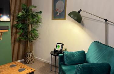 Cherry Blossom Apartment - 3 bed, parking, garden - Photo 30