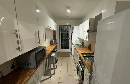 Stirling Haven: Charming 3B Apt in City Centre - Photo 5
