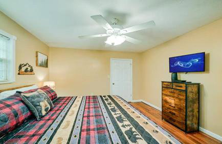 Bear Splashin Fun - Photo 15