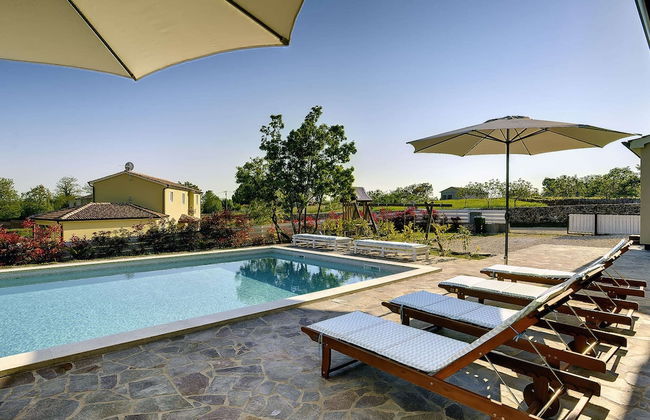 Luxurious Villa with Sauna & Hot Tub in Žminj - Foto 1