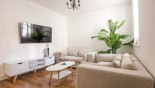 Spacious 3 Bedroom Home with PS5 and Pool Table Near O2 Arena Canary Wharf and Elizabeth Line to Central London - Foto 1