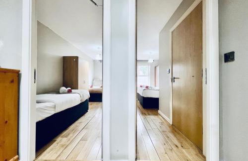 Lovely 4 bed (sleeps 8) apartment close to city - Foto 18